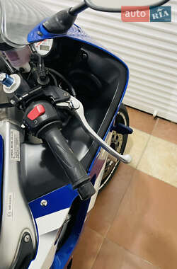 Спортбайк Yamaha YZF R6 2001 в 