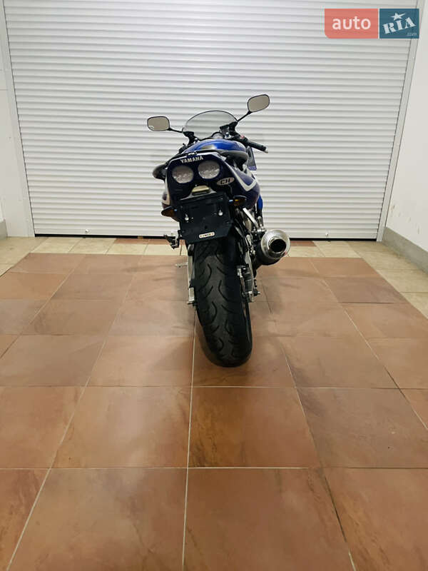 Спортбайк Yamaha YZF R6 2001 в Киеве