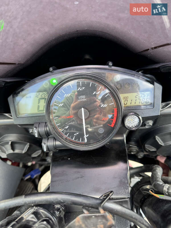 Спортбайк Yamaha YZF R6 2013 в Ромнах
