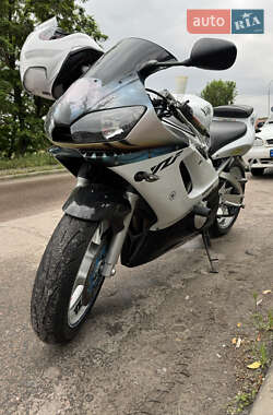 Спортбайк Yamaha YZF R6 2002 в 