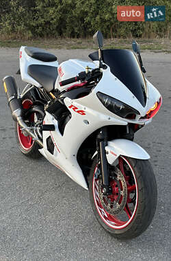 Спортбайк Yamaha YZF R6 2005 в Кропивницком