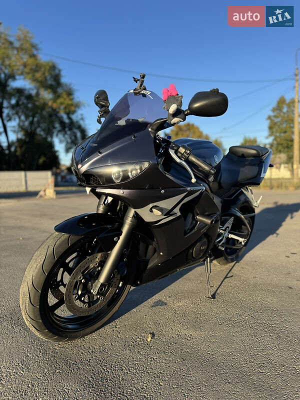 Спортбайк Yamaha YZF R6 2004 в Киеве