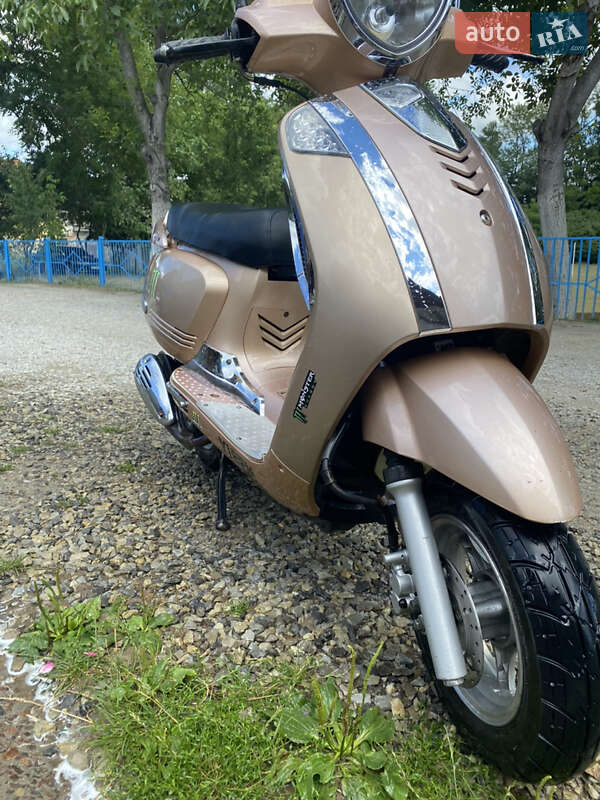 Скутер ретро YiBen YB 125T-12 2014 в Борщеве
