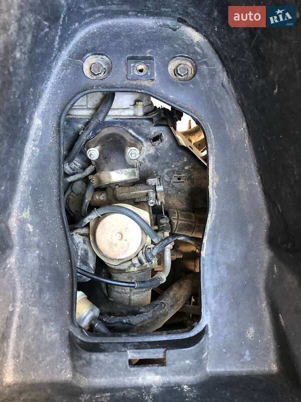 Макси-скутер YiBen YB 150T-10 2008 в Черновцах