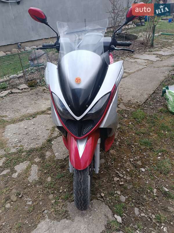 Макси-скутер YiBen YB 150T 2012 в Косове