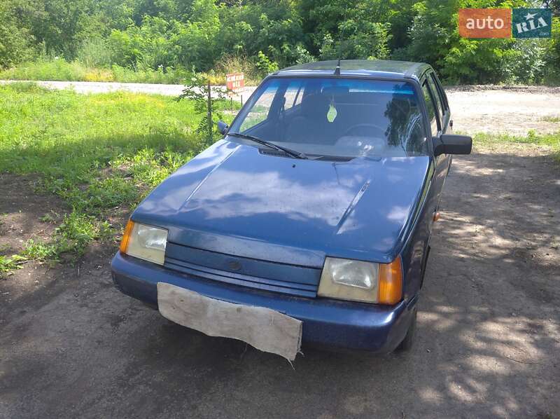 Хэтчбек ЗАЗ 1102 Таврия-Нова 2004 в Изюме
