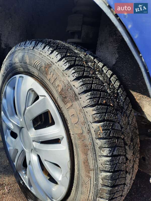 Хэтчбек ЗАЗ 1102 Таврия-Нова 2004 в Киеве