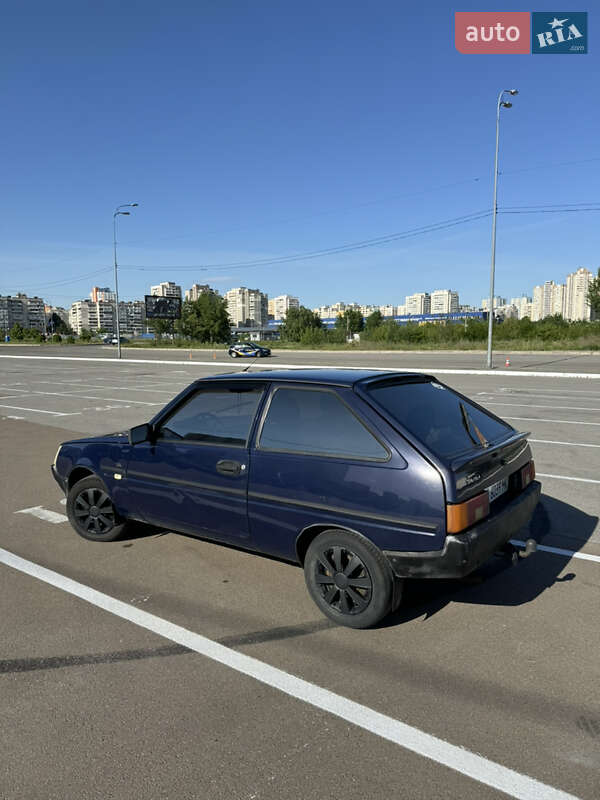 Хэтчбек ЗАЗ 1102 Таврия-Нова 2004 в Киеве