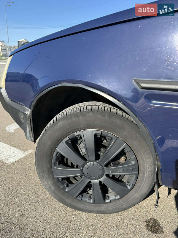 Хэтчбек ЗАЗ 1102 Таврия-Нова 2004 в Киеве