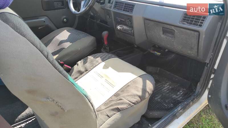 Хэтчбек ЗАЗ 1102 Таврия-Нова 2002 в Ровно фото 6 Хэтчбек ЗАЗ 1102 Таврия-Нова 2002 в Ровно