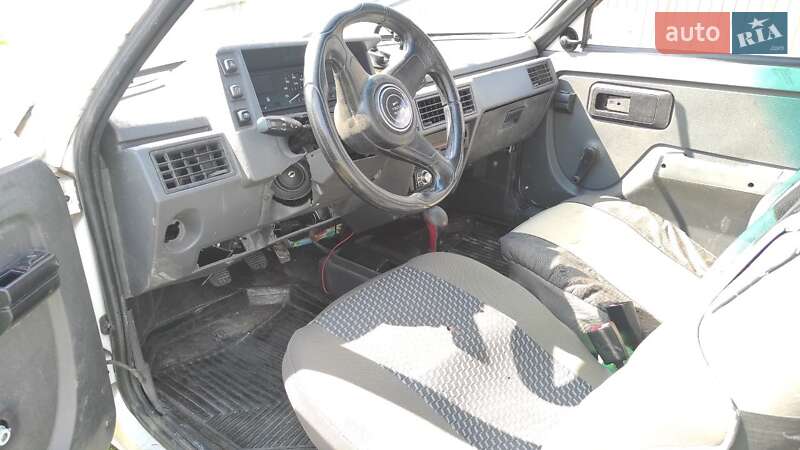 Хэтчбек ЗАЗ 1102 Таврия-Нова 2002 в Ровно фото 7 Хэтчбек ЗАЗ 1102 Таврия-Нова 2002 в Ровно