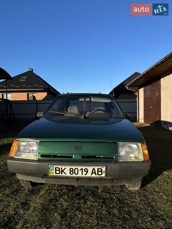 Хэтчбек ЗАЗ 1102 Таврия-Нова 2001 в 