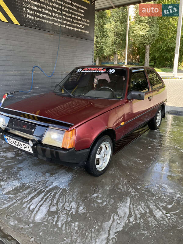 Хетчбек ЗАЗ 1102 Таврія-Нова 2001 в Кам'янському