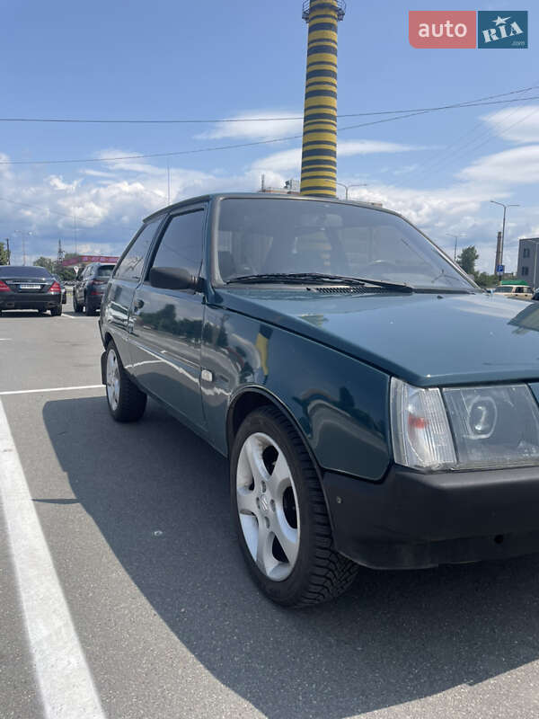 Хэтчбек ЗАЗ 1102 Таврия-Нова 2004 в Киеве