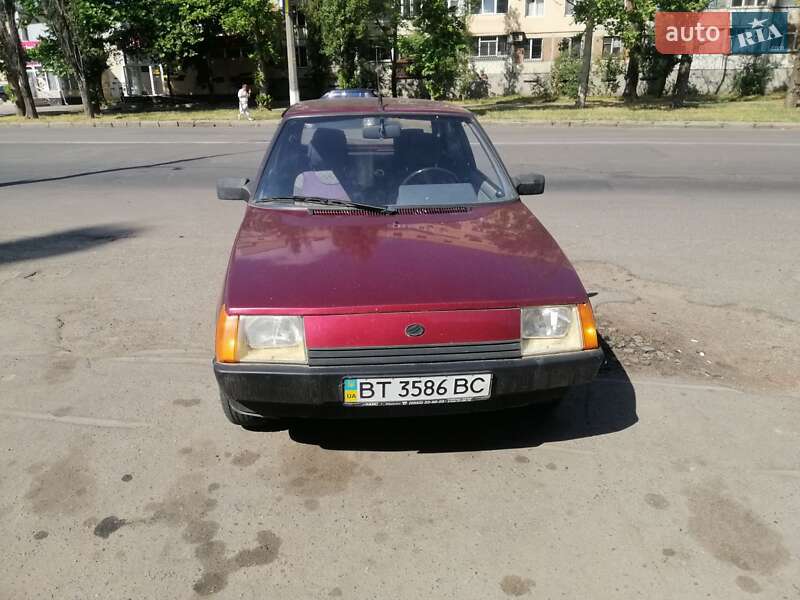 Хэтчбек ЗАЗ 1102 Таврия-Нова 2001 в Николаеве