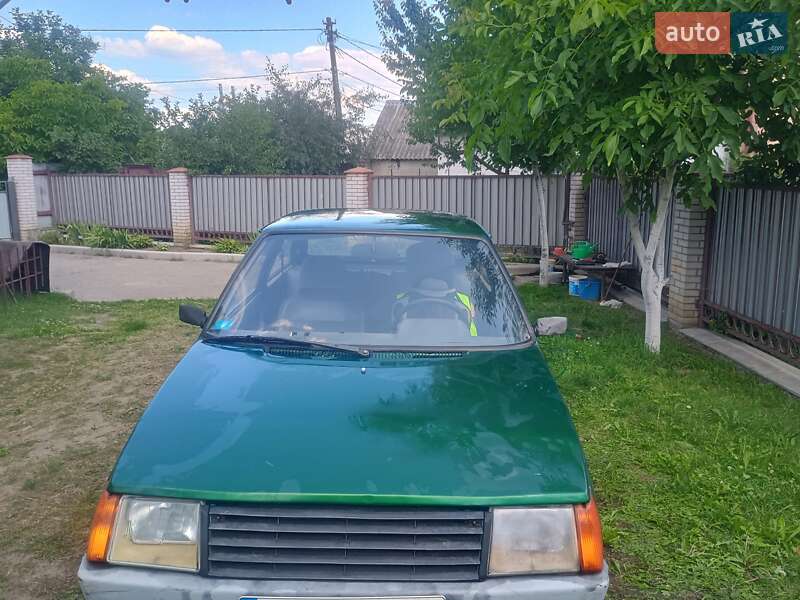 Хэтчбек ЗАЗ 1102 Таврия-Нова 2001 в Киеве