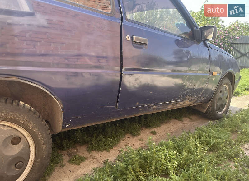 Хетчбек ЗАЗ 1102 Таврія-Нова 2004 в Кролевці