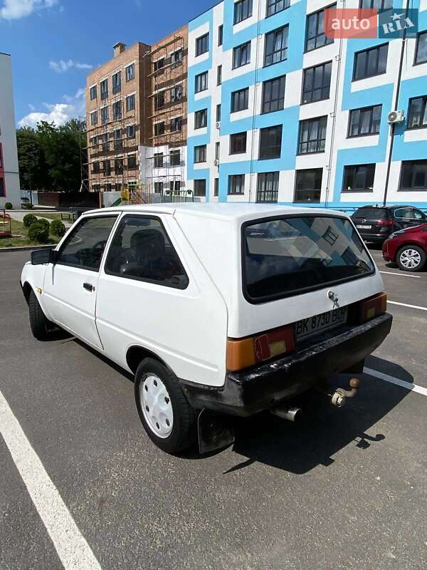 Хэтчбек ЗАЗ 1102 Таврия-Нова 2001 в Ровно