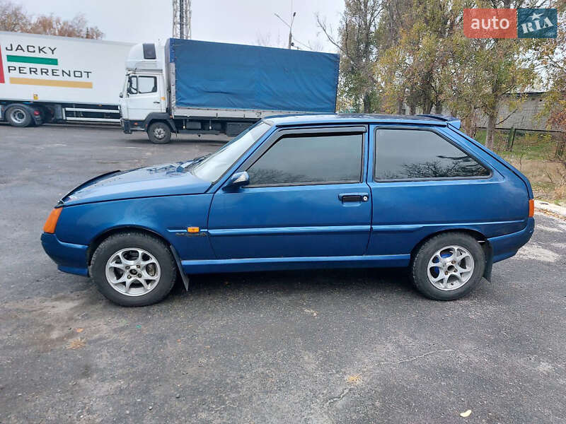 Хетчбек ЗАЗ 1102 Таврія-Нова 2001 в Дніпрі фото 2 Хетчбек ЗАЗ 1102 Таврія-Нова 2001 в Дніпрі