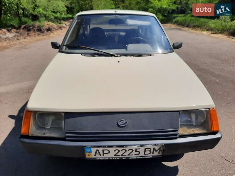 Хэтчбек ЗАЗ 1102 Таврия 2003 в 