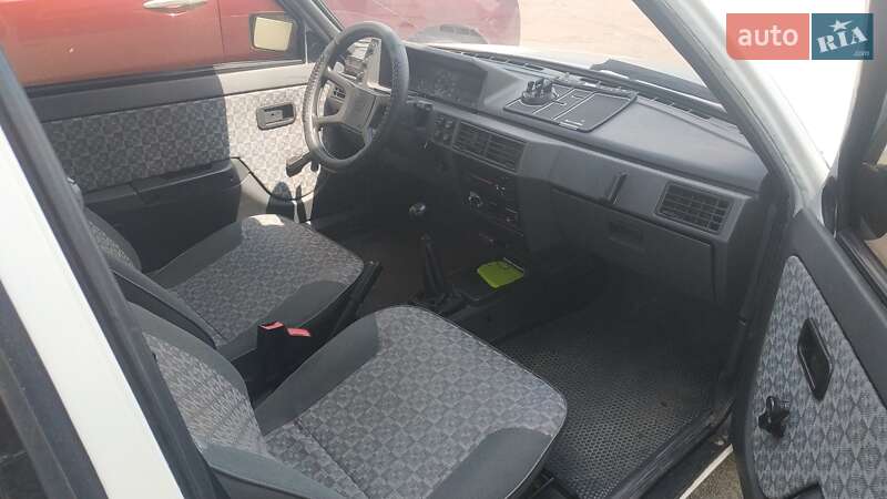 Хэтчбек ЗАЗ 1102 Таврия 2001 в Каменском