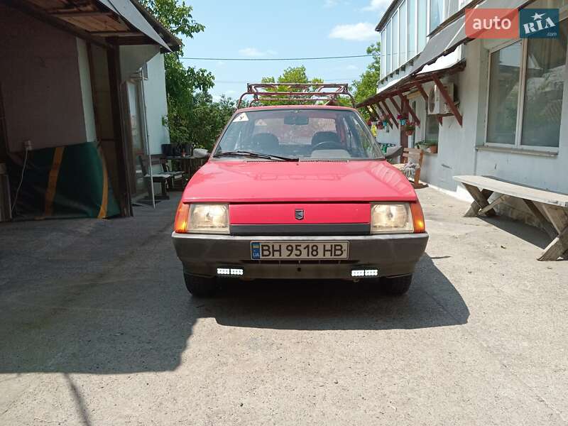 Хэтчбек ЗАЗ 1102 Таврия 1992 в Южном