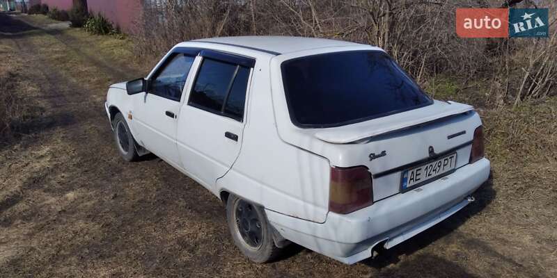 Хетчбек ЗАЗ 1103 Славута 2001 в Новомосковську