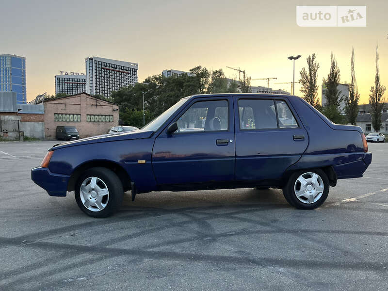 Лифтбек ЗАЗ 1103 Славута 2003 в Киеве