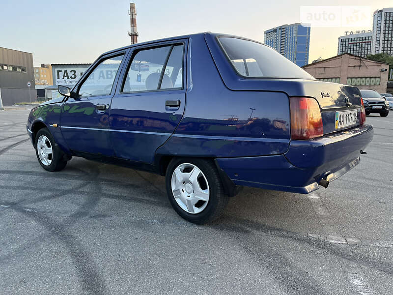 Лифтбек ЗАЗ 1103 Славута 2003 в Киеве