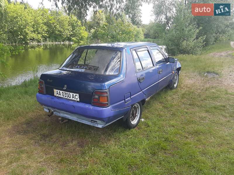 Лифтбек ЗАЗ 1103 Славута 2004 в Киеве