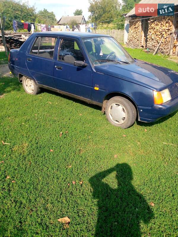 Лифтбек ЗАЗ 1103 Славута 2004 в Сарнах
