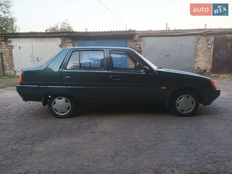 Лифтбек ЗАЗ 1103 Славута 2004 в Запорожье