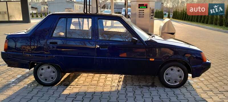 Лифтбек ЗАЗ 1103 Славута 2006 в Львове
