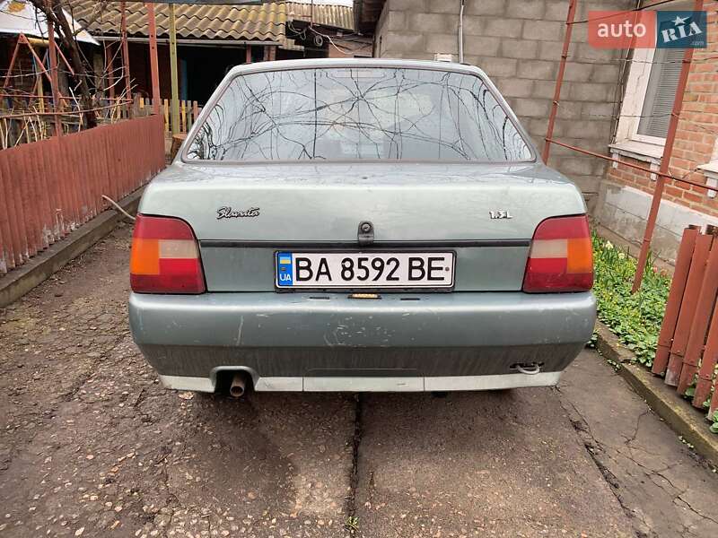 Лифтбек ЗАЗ 1103 Славута 2006 в Помошной