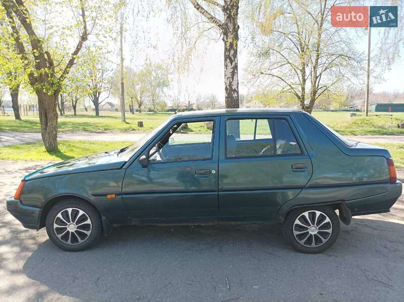 Лифтбек ЗАЗ 1103 Славута 2005 в Сагуновке