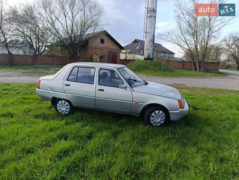 Лифтбек ЗАЗ 1103 Славута 2008 в 