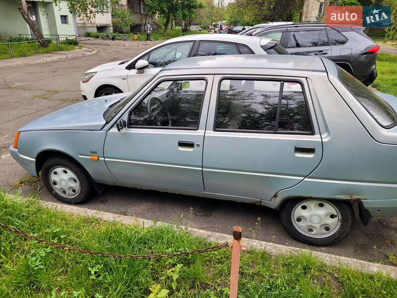 Лифтбек ЗАЗ 1103 Славута 2004 в Киеве