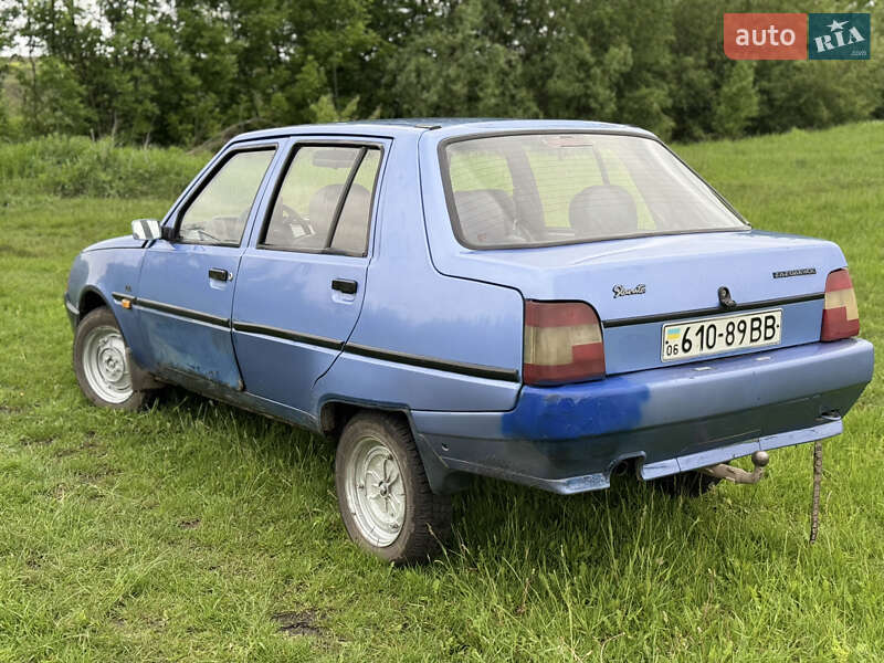 Лифтбек ЗАЗ 1103 Славута 2002 в Житомире