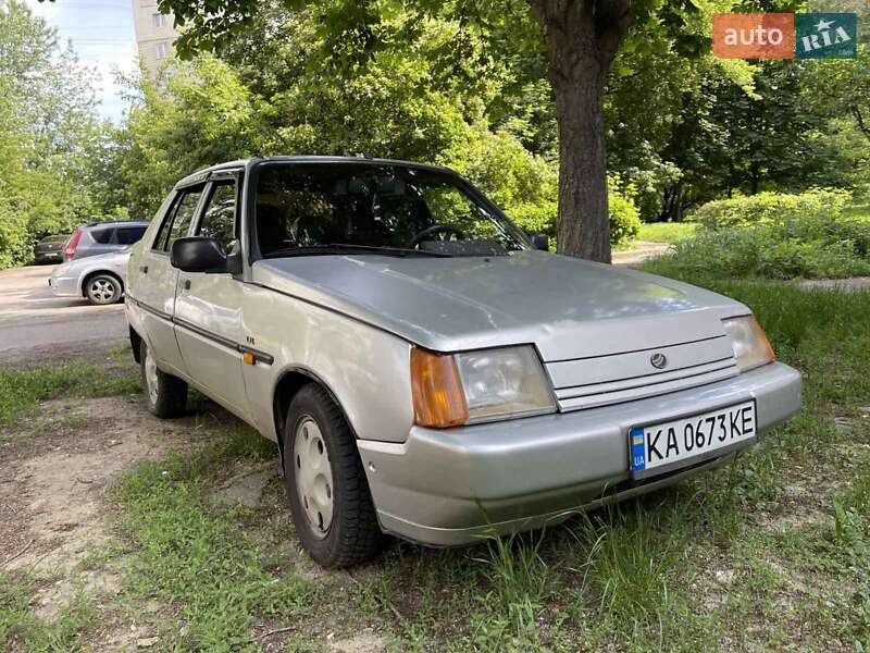 Лифтбек ЗАЗ 1103 Славута 2004 в Киеве