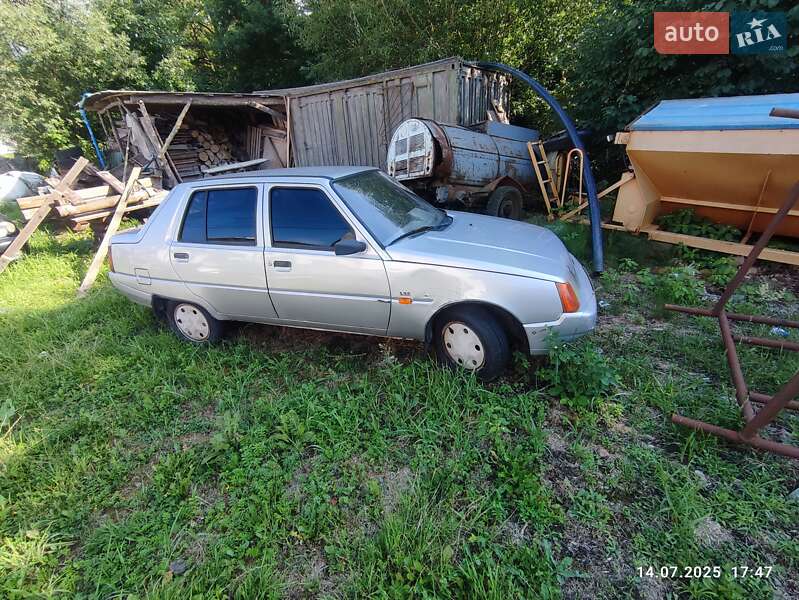 Лифтбек ЗАЗ 1103 Славута 2004 в Львове