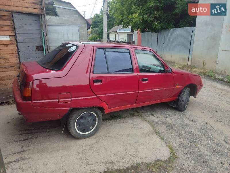 Лифтбек ЗАЗ 1103 Славута 2003 в Костополе