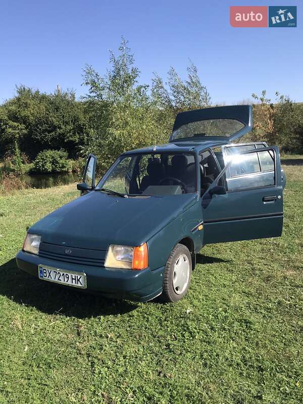 Ліфтбек ЗАЗ 1103 Славута 2004 в  фото Ліфтбек ЗАЗ 1103 Славута 2004 в