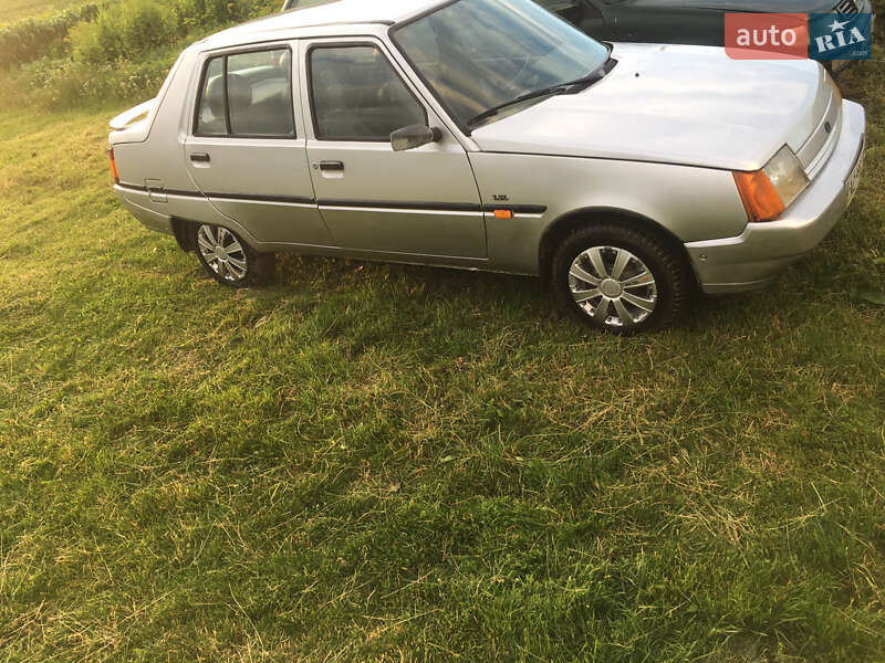 Лифтбек ЗАЗ 1103 Славута 2003 в Локачах фото 6 Лифтбек ЗАЗ 1103 Славута 2003 в Локачах