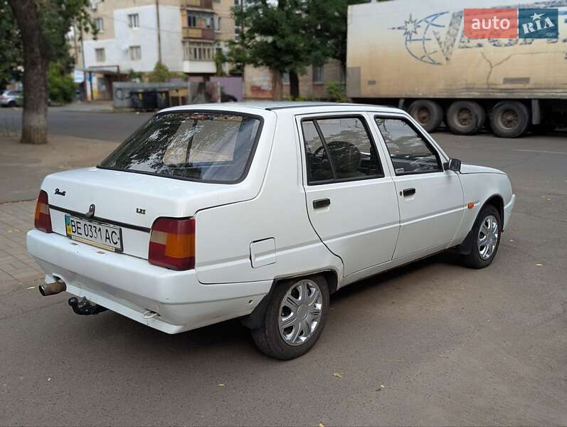 Лифтбек ЗАЗ 1103 Славута 2005 в Николаеве