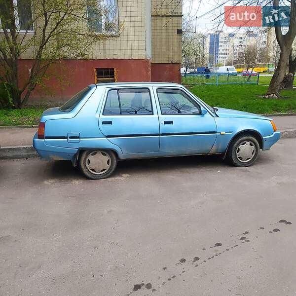 Лифтбек ЗАЗ 1103 Славута 2004 в Львове