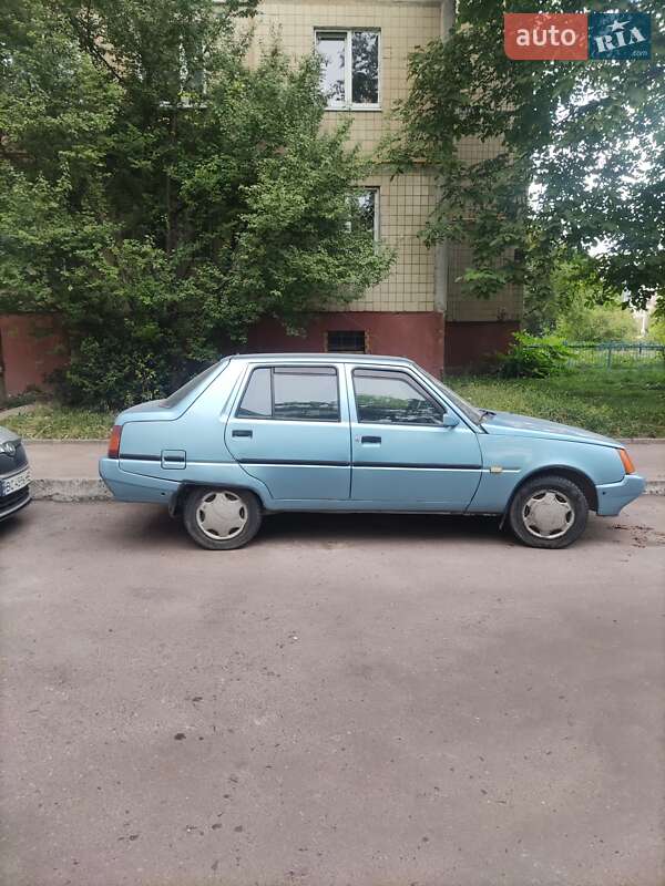 Лифтбек ЗАЗ 1103 Славута 2004 в Львове