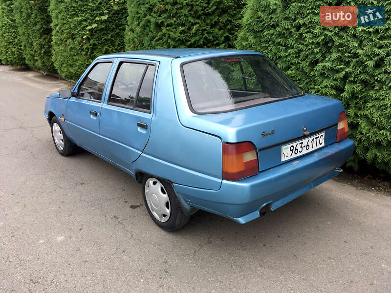 Лифтбек ЗАЗ 1103 Славута 2003 в Львове