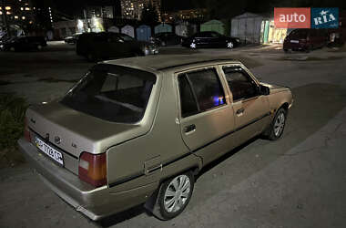 Лифтбек ЗАЗ 1103 Славута 2003 в 