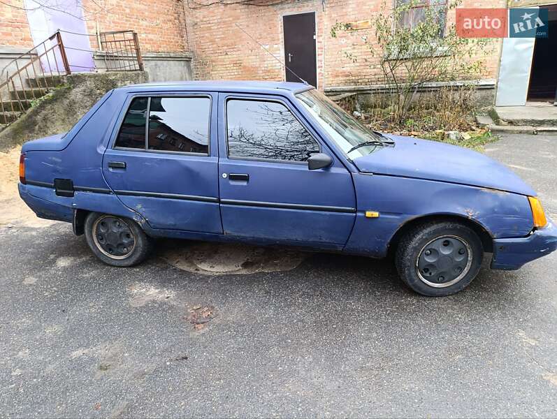 Лифтбек ЗАЗ 1103 Славута 2003 в Первомайске