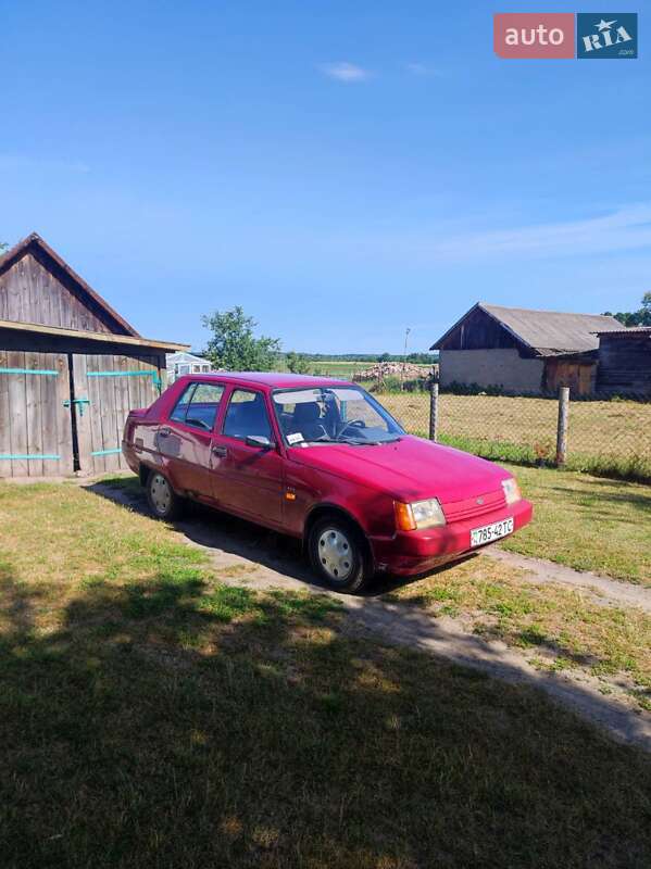 Лифтбек ЗАЗ 1103 Славута 2003 в Радехове